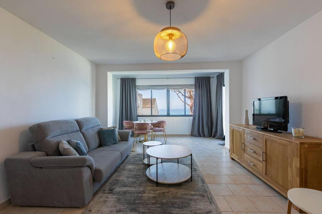 Apartment Dona Lola Seafront Duplex